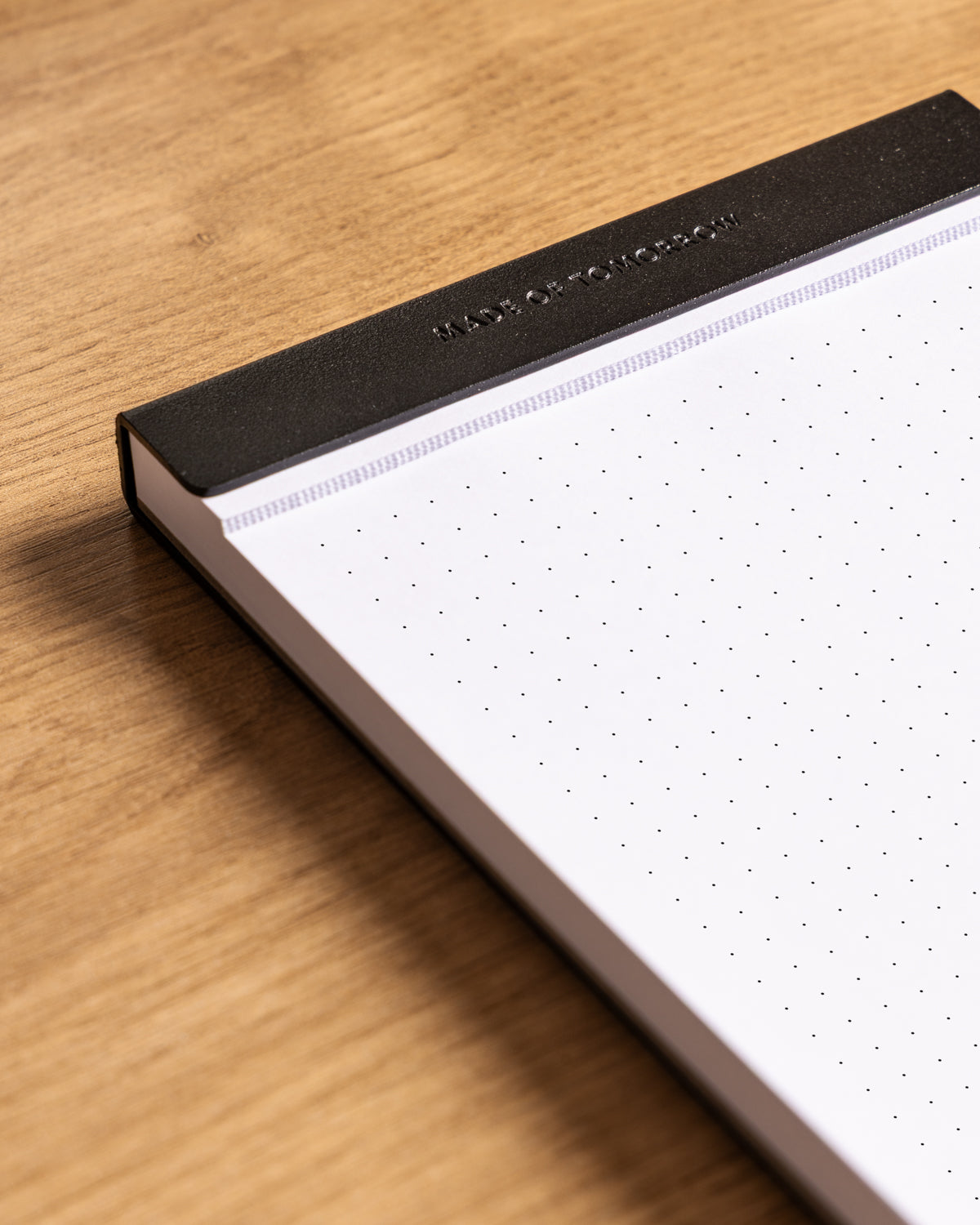 pad=dot-grid;holder=black