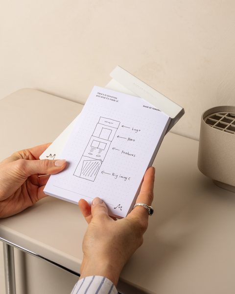Dot grid Note Block Pad with white FOLD holder [pad=dot-grid;holder=white]